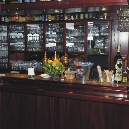 Central Restaurant El Barrio Hotel 2*